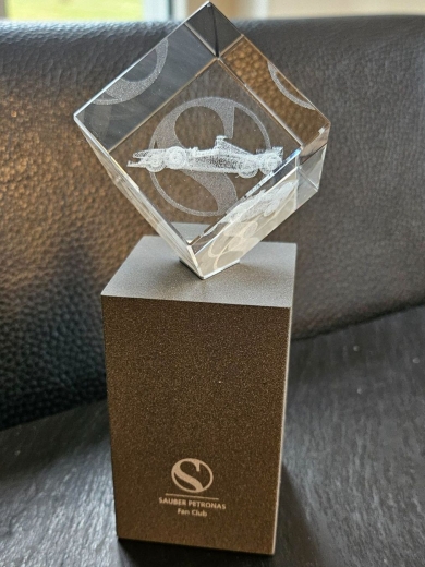 Sauber 3D-Lasergravur Kristallglasblock mit Formel-1-Auto